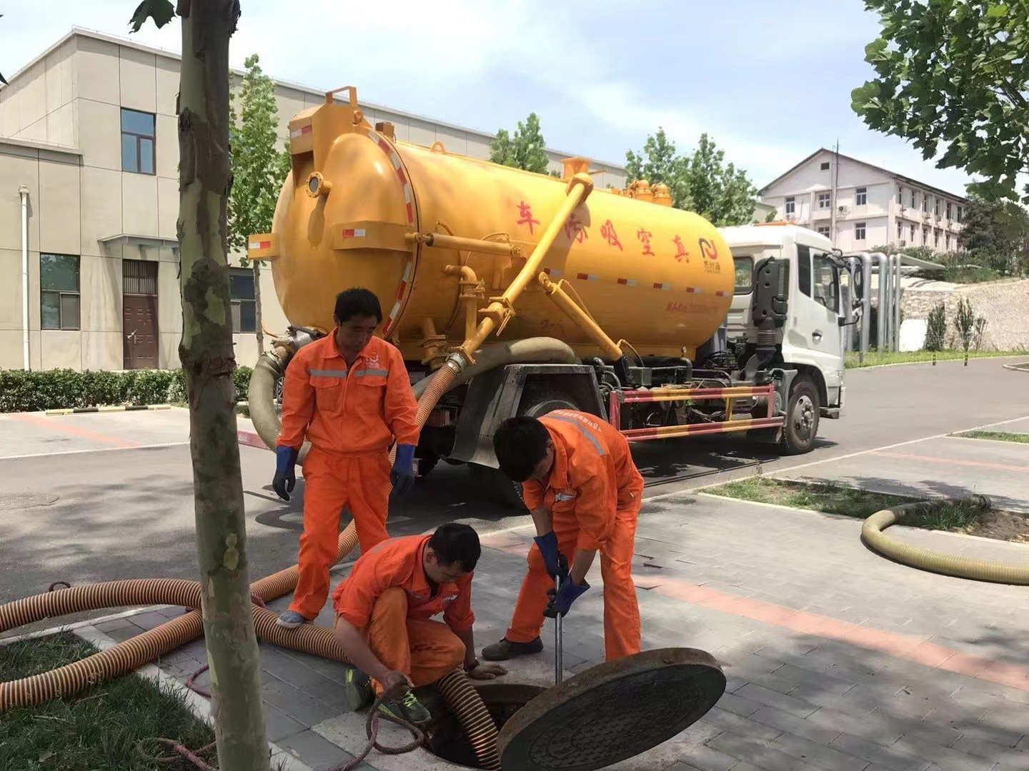 保康化粪池清理与5-8吨吸粪车施工效率分析